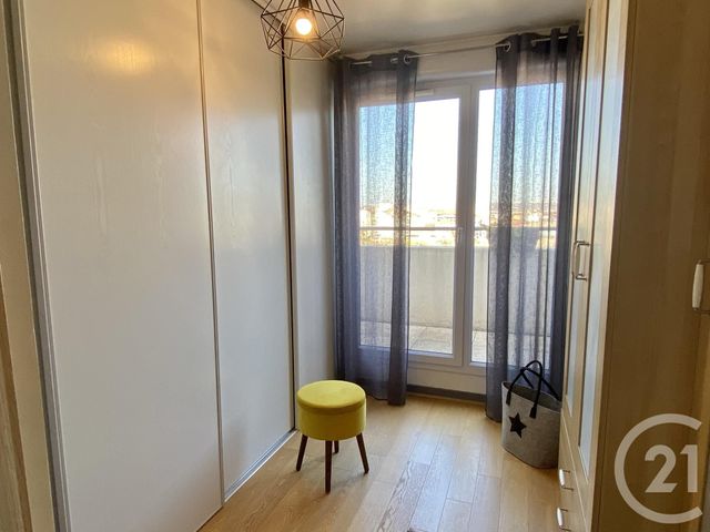 Afficher la photo en grand Appartement T3 à vendre - 3 pièces - 68.0 m2 - VILLEURBANNE - 69 - RHONE-ALPES - Century 21 Montchat