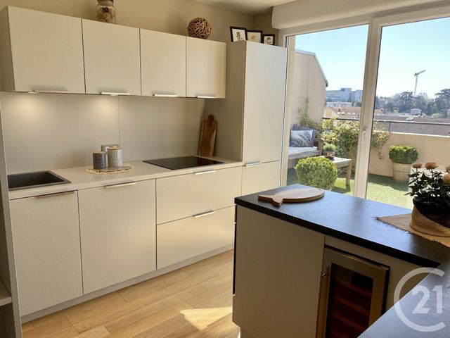 Afficher la photo en grand Appartement T3 à vendre - 3 pièces - 68.0 m2 - VILLEURBANNE - 69 - RHONE-ALPES - Century 21 Montchat