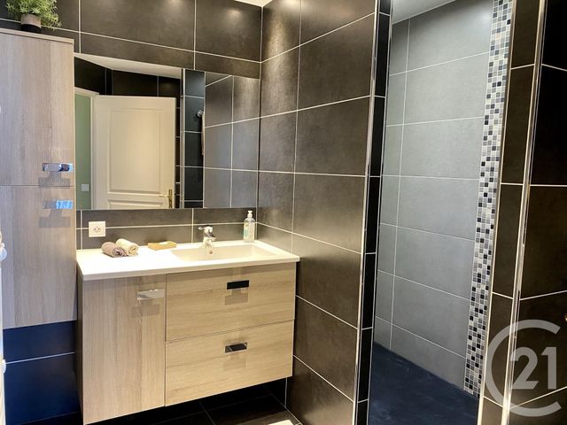 Afficher la photo en grand Appartement T3 à vendre - 3 pièces - 68.0 m2 - VILLEURBANNE - 69 - RHONE-ALPES - Century 21 Montchat