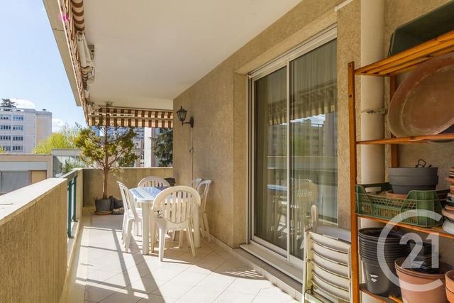 Appartement F5 à vendre - 5 pièces - 125.79 m2 - LYON - 69003 - RHONE-ALPES - Century 21 Montchat Appartement F5 à vendre - 5 pièces - 125.79 m2 - LYON - 69003 - RHONE-ALPES - Century 21 Montchat
