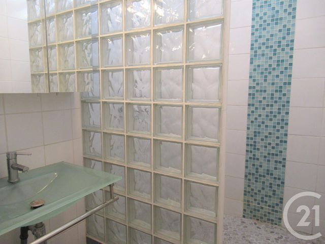 Appartement F3 à vendre - 3 pièces - 62.35 m2 - LYON - 69003 - RHONE-ALPES - Century 21 Montchat Appartement F3 à vendre - 3 pièces - 62.35 m2 - LYON - 69003 - RHONE-ALPES - Century 21 Montchat