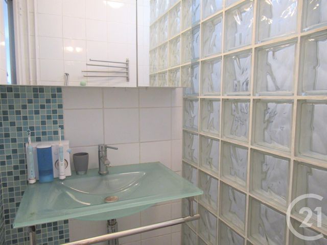 Appartement F3 à vendre - 3 pièces - 62.35 m2 - LYON - 69003 - RHONE-ALPES - Century 21 Montchat Appartement F3 à vendre - 3 pièces - 62.35 m2 - LYON - 69003 - RHONE-ALPES - Century 21 Montchat
