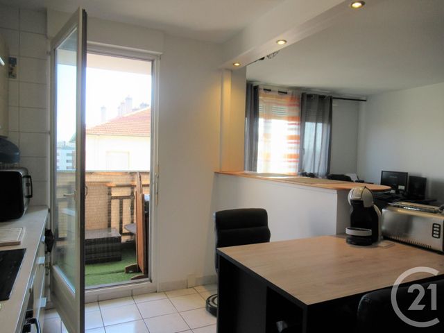 Appartement F3 à vendre - 3 pièces - 76.52 m2 - LYON - 69003 - RHONE-ALPES - Century 21 Montchat Appartement F3 à vendre - 3 pièces - 76.52 m2 - LYON - 69003 - RHONE-ALPES - Century 21 Montchat