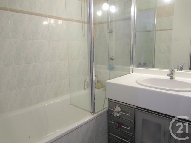 Appartement F3 à vendre - 3 pièces - 76.52 m2 - LYON - 69003 - RHONE-ALPES - Century 21 Montchat Appartement F3 à vendre - 3 pièces - 76.52 m2 - LYON - 69003 - RHONE-ALPES - Century 21 Montchat