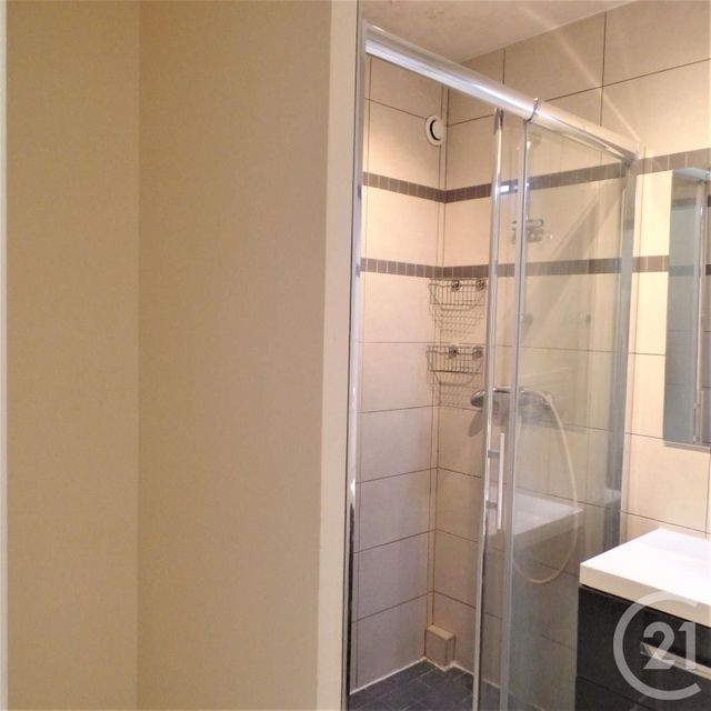 Afficher la photo en grand Appartement F4 à louer - 4 pièces - 86.8 m2 - LYON - 69003 - RHONE-ALPES - Century 21 Montchat