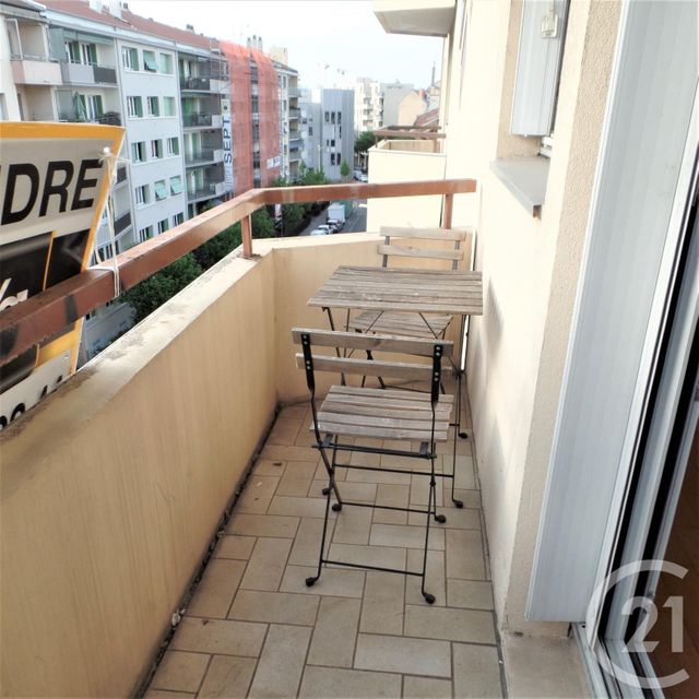 Afficher la photo en grand Appartement F4 à louer - 4 pièces - 86.8 m2 - LYON - 69003 - RHONE-ALPES - Century 21 Montchat