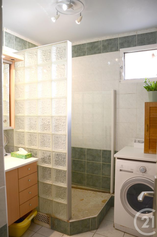 Appartement F4 à vendre - 4 pièces - 81.56 m2 - VILLEURBANNE - 69 - RHONE-ALPES - Century 21 Montchat Appartement F4 à vendre - 4 pièces - 81.56 m2 - VILLEURBANNE - 69 - RHONE-ALPES - Century 21 Montchat