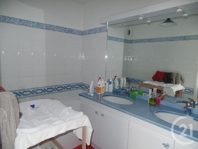 Afficher la photo en grand Appartement F4 à louer - 4 pièces - 117.58 m2 - LYON - 69003 - RHONE-ALPES - Century 21 Montchat