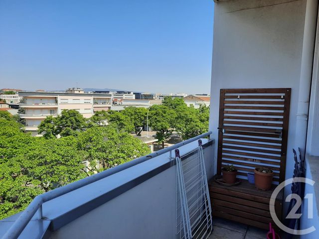 Afficher la photo en grand Appartement F4 à louer - 4 pièces - 59.51 m2 - VILLEURBANNE - 69 - RHONE-ALPES - Century 21 Montchat