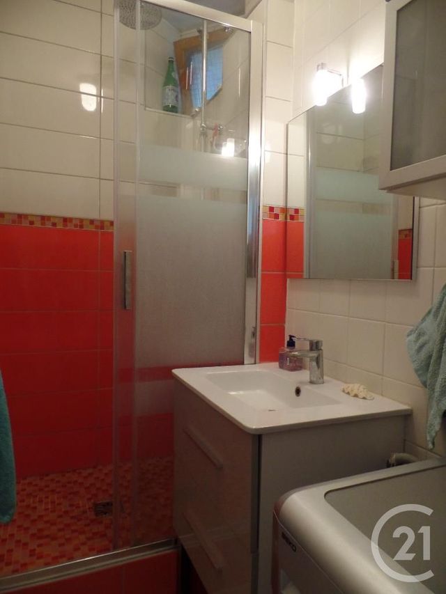 Afficher la photo en grand Appartement F4 à louer - 4 pièces - 59.51 m2 - VILLEURBANNE - 69 - RHONE-ALPES - Century 21 Montchat