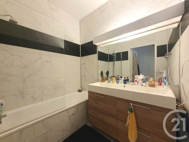 Afficher la photo en grand Appartement T3 à vendre - 3 pièces - 69.3 m2 - VILLEURBANNE - 69 - RHONE-ALPES - Century 21 Montchat